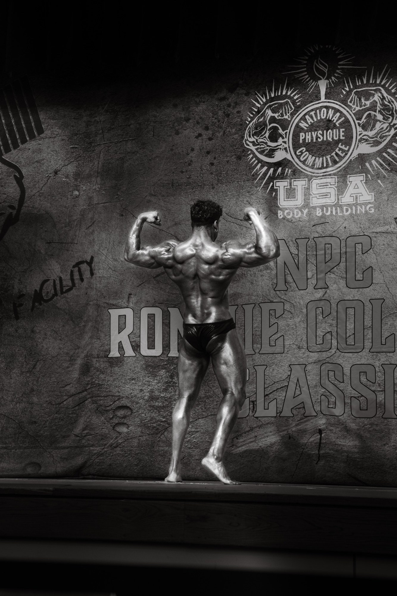 Manas Shashigari showing a back pose on stage